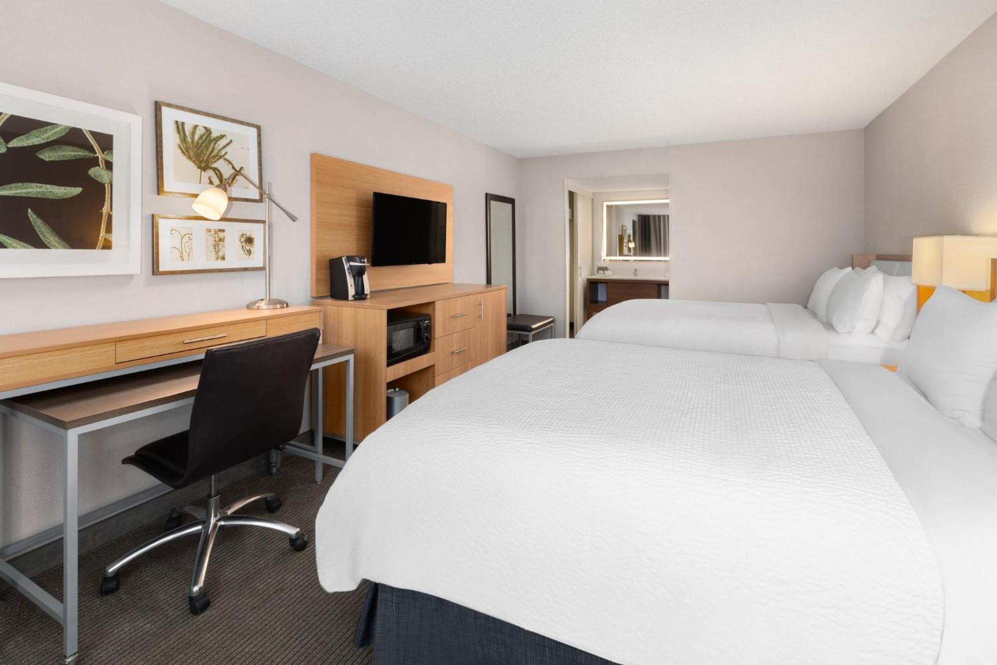 Hotel West - Sunland Park By Ihg 3*