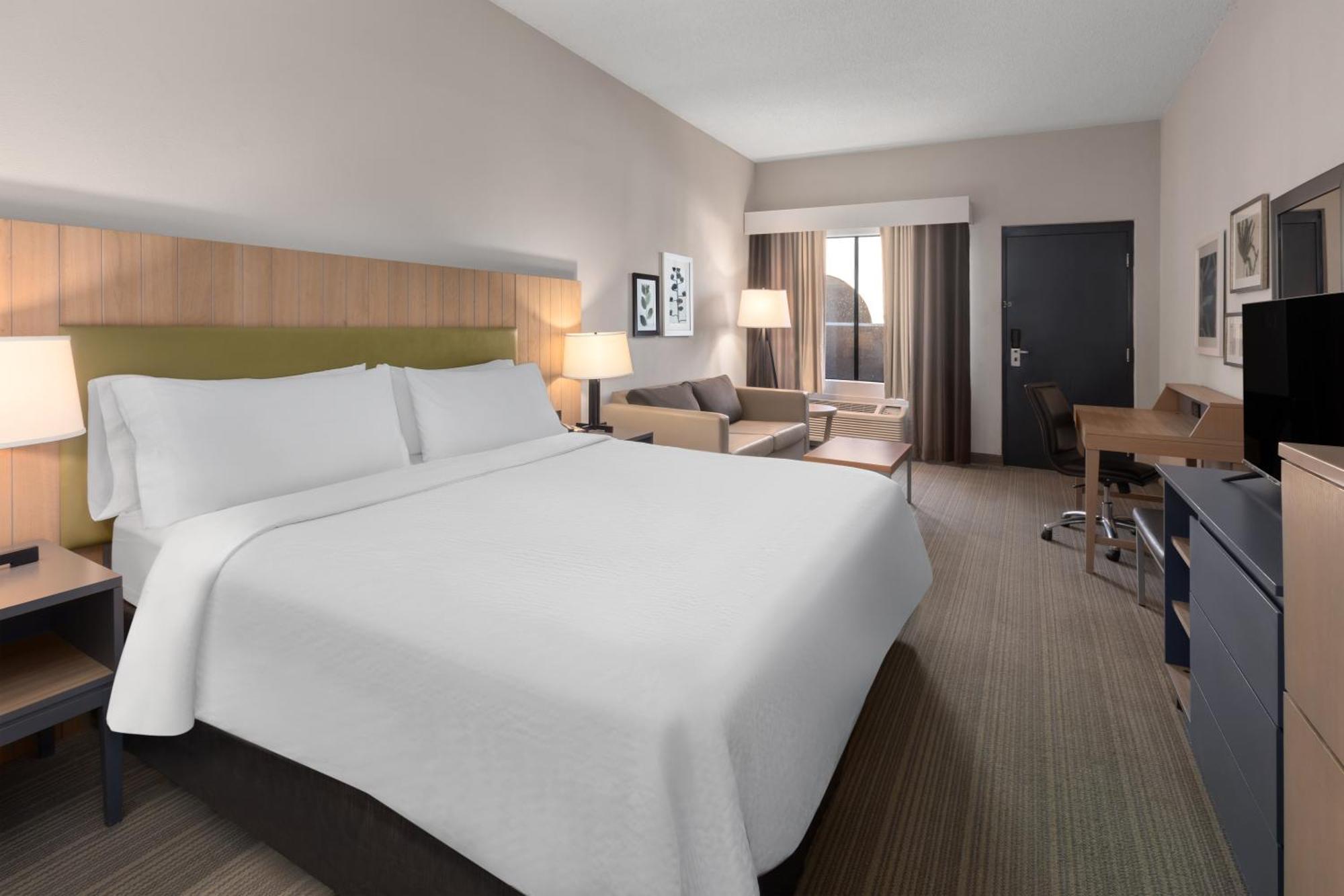 Hotel West - Sunland Park By Ihg 3*